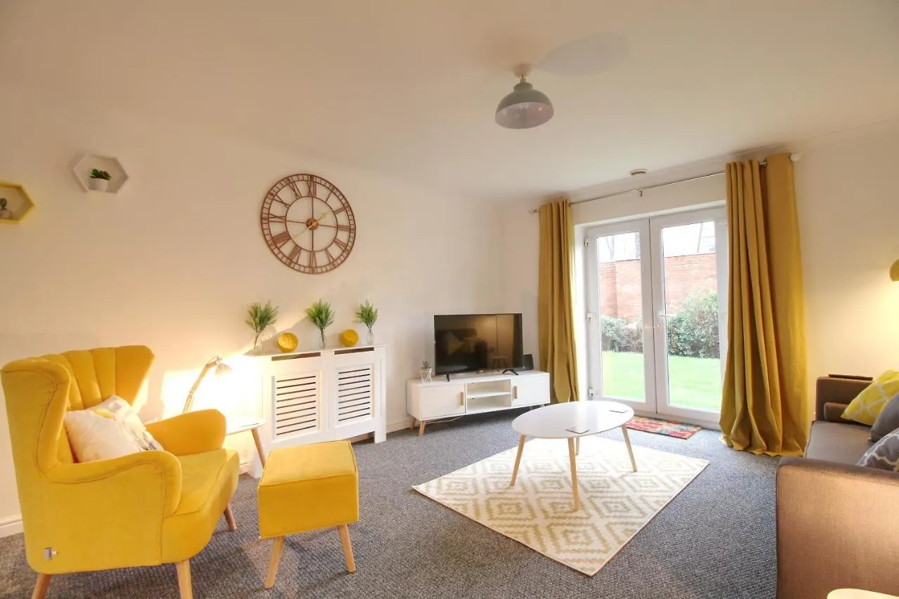 Apartment 4 Dbl Beds, Modern Apartment, Free Parking And Home-From-Home Wakefield
